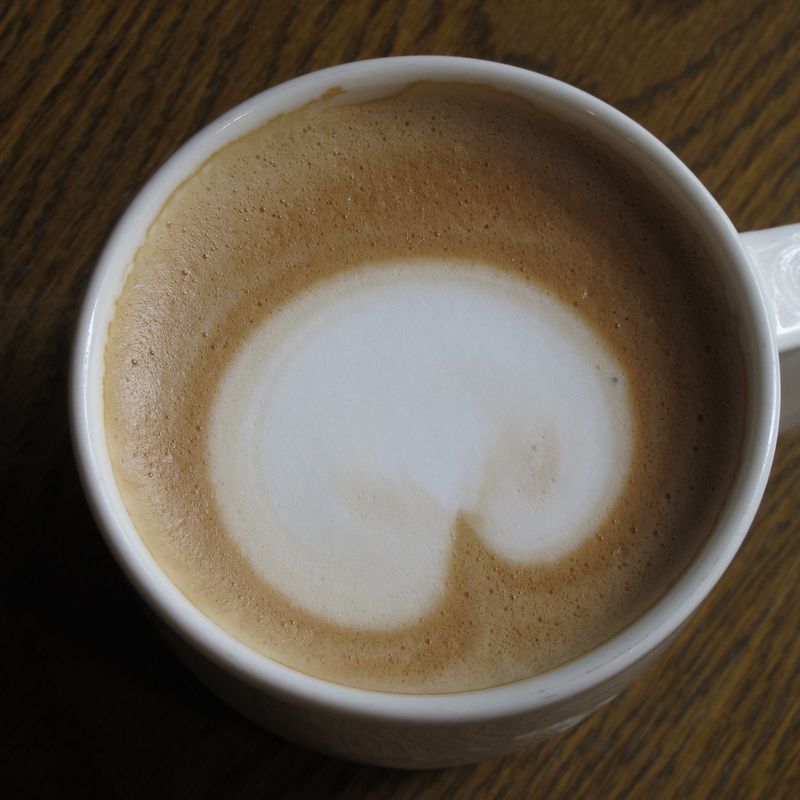 Espresso panas dengan crema tebal