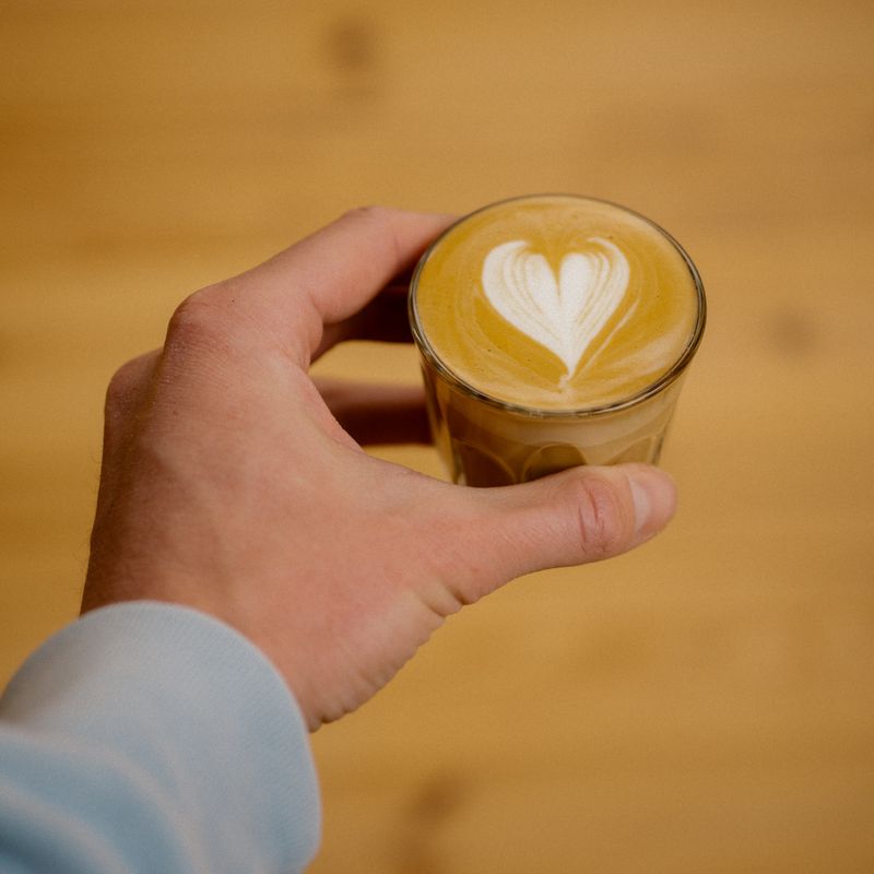 Piccolo mungil dengan microfoam lembut